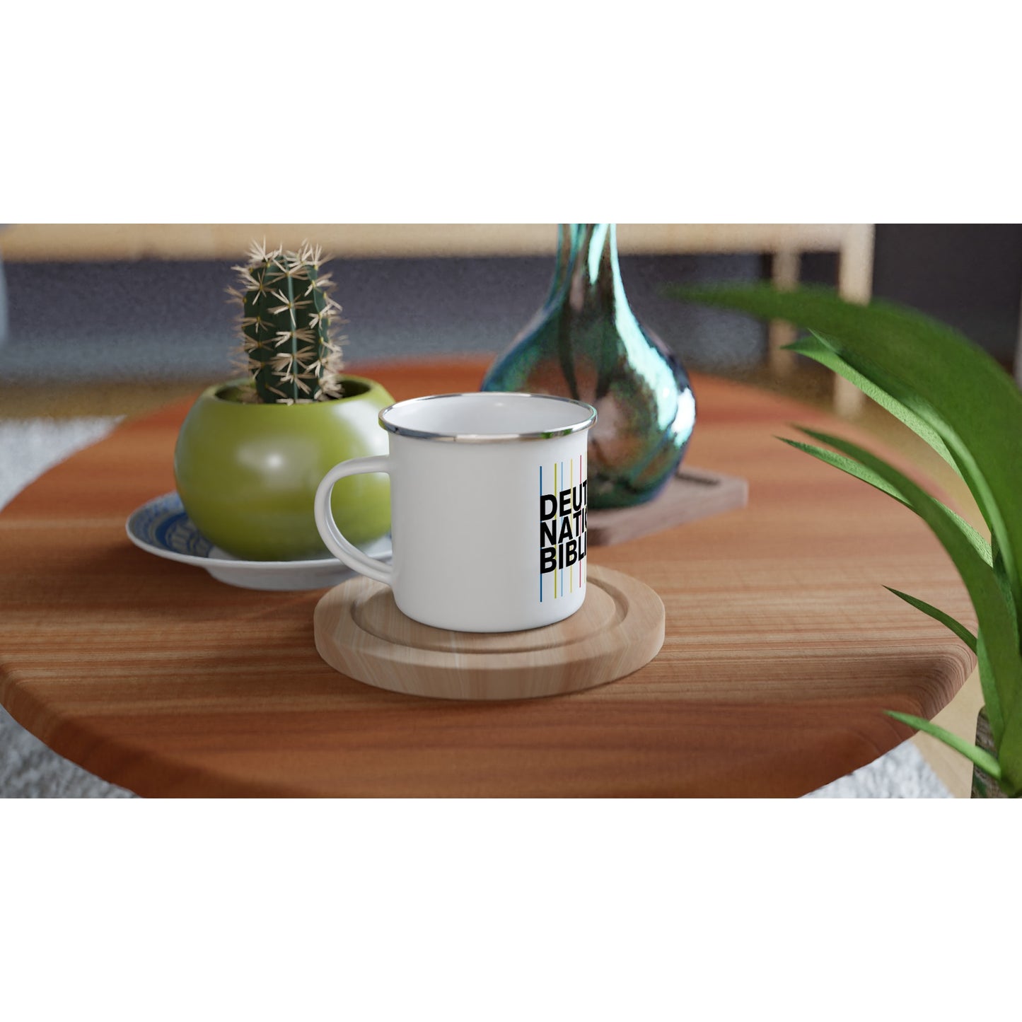 Die weisse Emaille-Tasse hat ein Logo der Deutschen Nationalbibliothek und macht sich gut auf dem Tisch