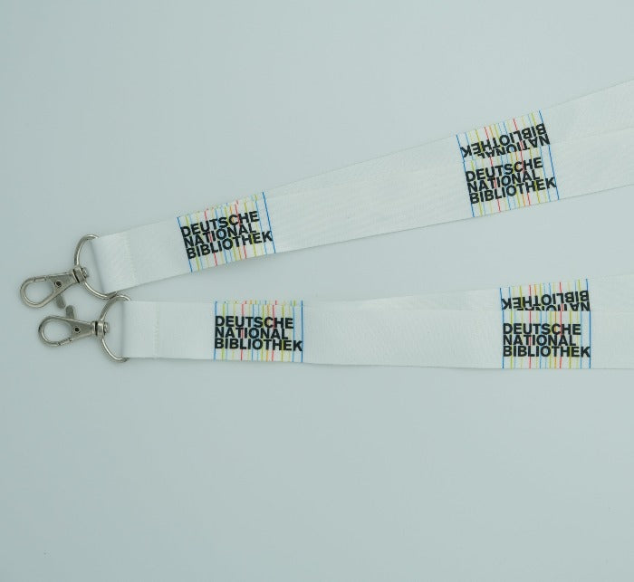 Weißes Lanyard mit farbigen DNB Logo