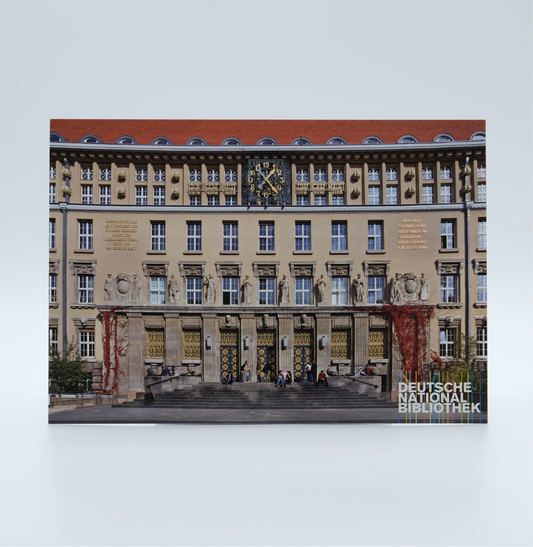 Postkarte zeigt das Gebäude der Deutschen Nationalbibliothek in Leipzig